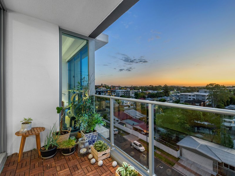 Photo - 606/47 Nundah Street, Nundah QLD 4012 - Image 2