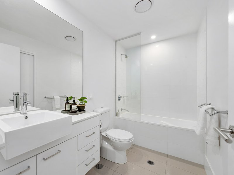 Photo - 606/47 Nundah Street, Nundah QLD 4012 - Image 11