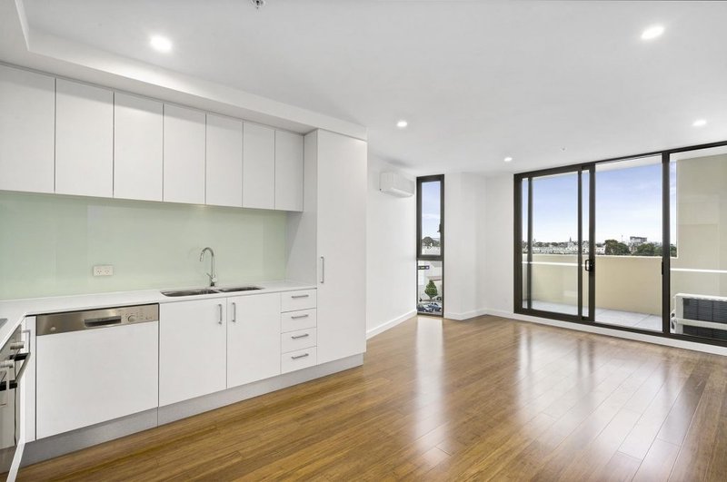 Photo - 606A/2-8 Clinch Avenue, Preston VIC 3072 - Image 2