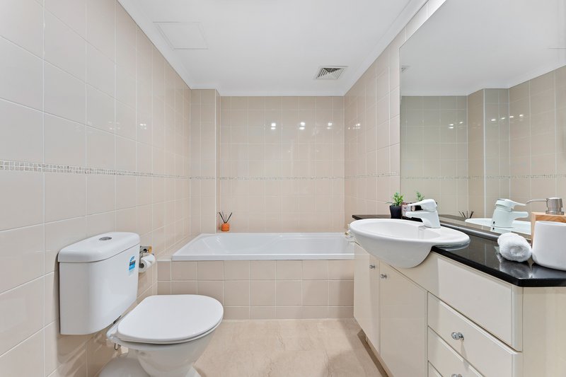 Photo - 607/10 Freeman Road, Chatswood NSW 2067 - Image 5