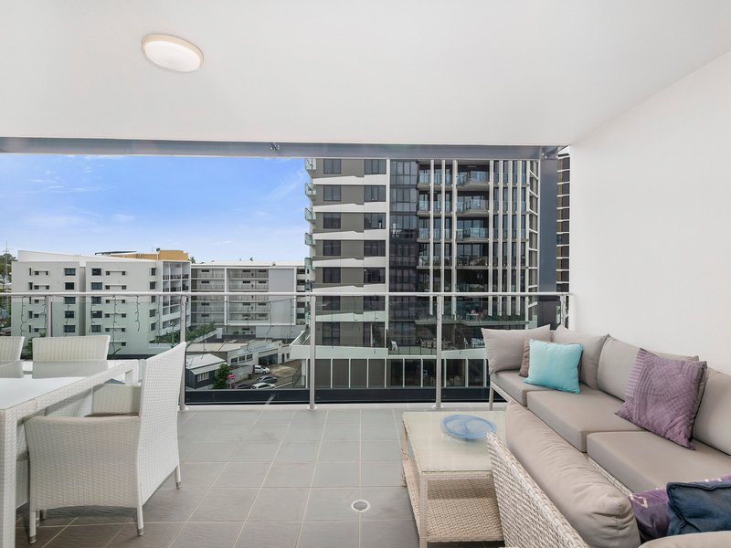 Photo - 607/151 Logan Road, Woolloongabba QLD 4102 - Image 4