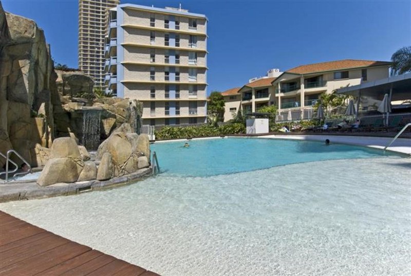 Photo - 607/18 Fern Street, Surfers Paradise QLD 4217 - Image 10