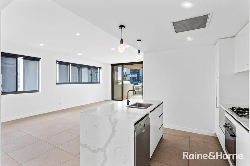 Photo - 607/24 Augustus Street, Toowong QLD 4066 - Image 2