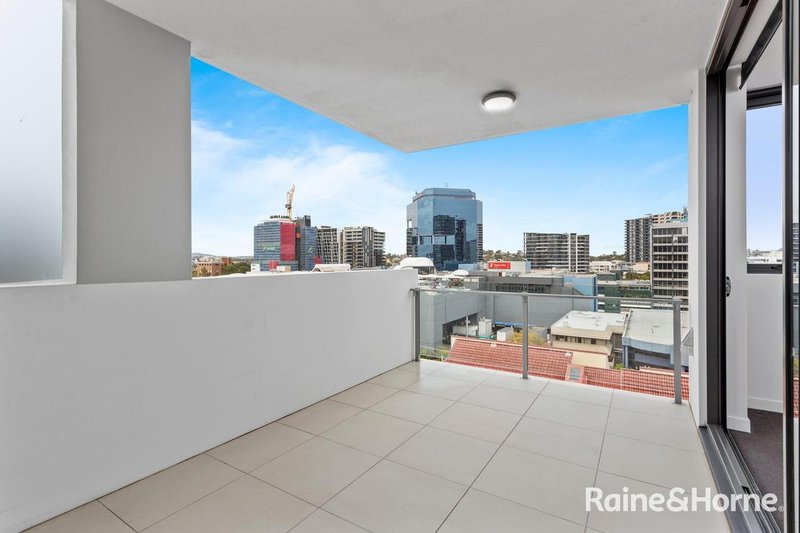 Photo - 607/24 Augustus Street, Toowong QLD 4066 - Image 5