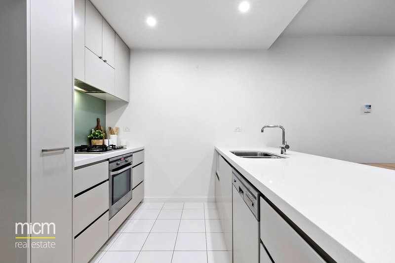 Photo - 608/55 Queens Road, Melbourne VIC 3004 - Image 6