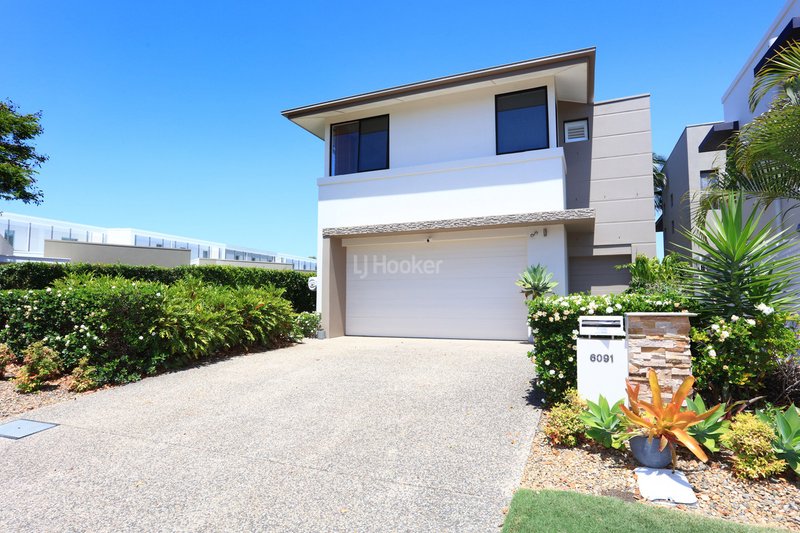 Photo - 6091 Lugano Drive, Hope Island QLD 4212 - Image 5