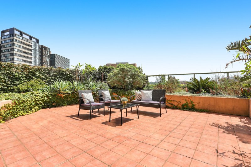 Photo - 609/2 Quay Street, Haymarket NSW 2000 - Image 2