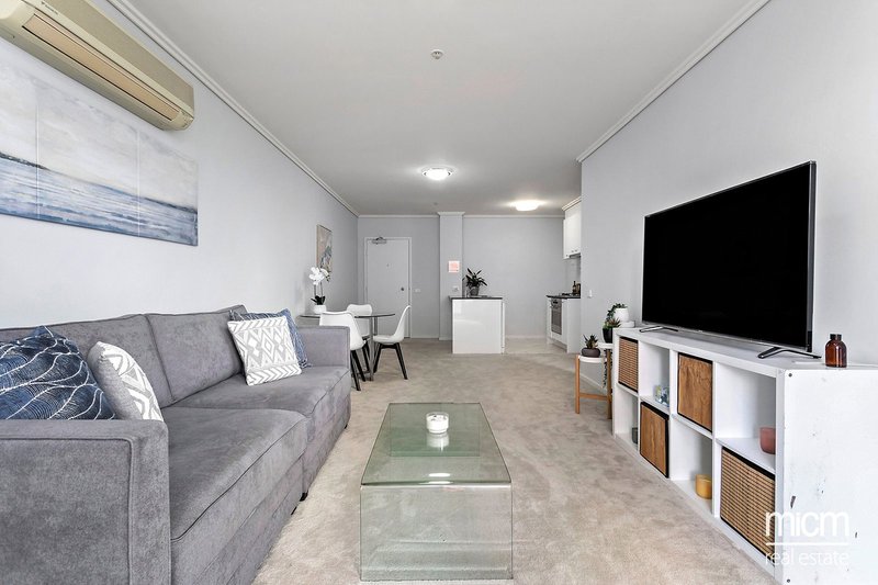 Photo - 609/38 Bank Street, South Melbourne VIC 3205 - Image 2