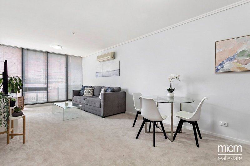 Photo - 609/38 Bank Street, South Melbourne VIC 3205 - Image 4