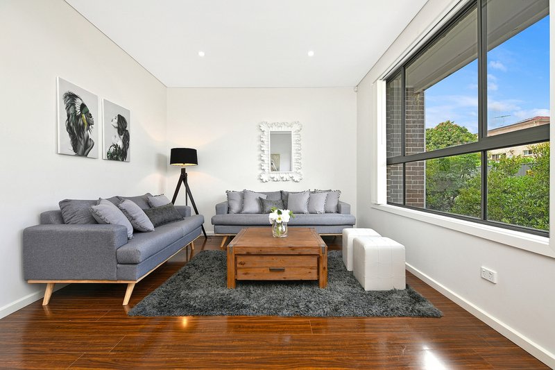 Photo - 6/1-3 Louis Street, Granville NSW 2142 - Image 2