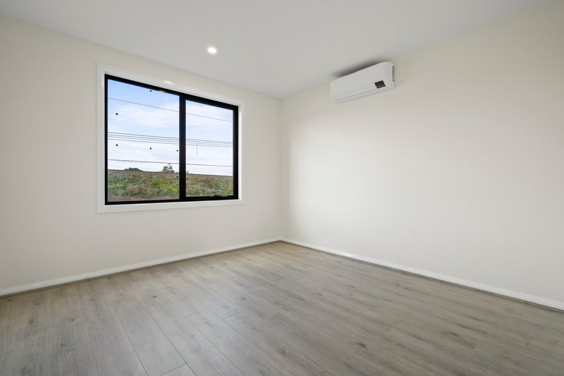 Photo - 6/1-3 Sunset Boulevard, Jacana VIC 3047 - Image 6