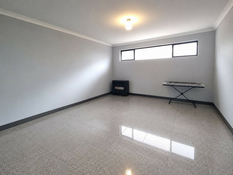 Photo - 61 Archdale Loop, Piara Waters WA 6112 - Image 7