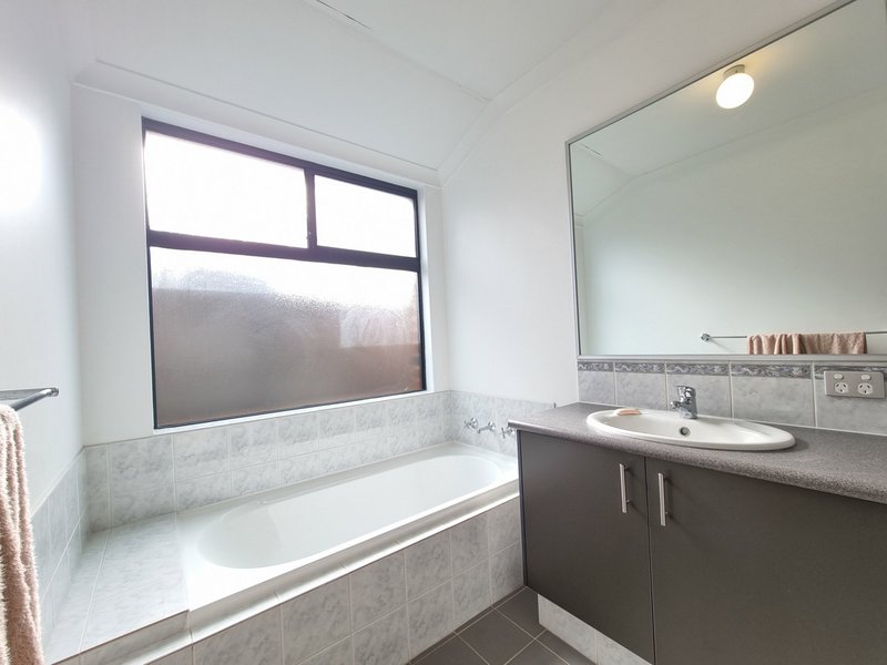 Photo - 61 Archdale Loop, Piara Waters WA 6112 - Image 14