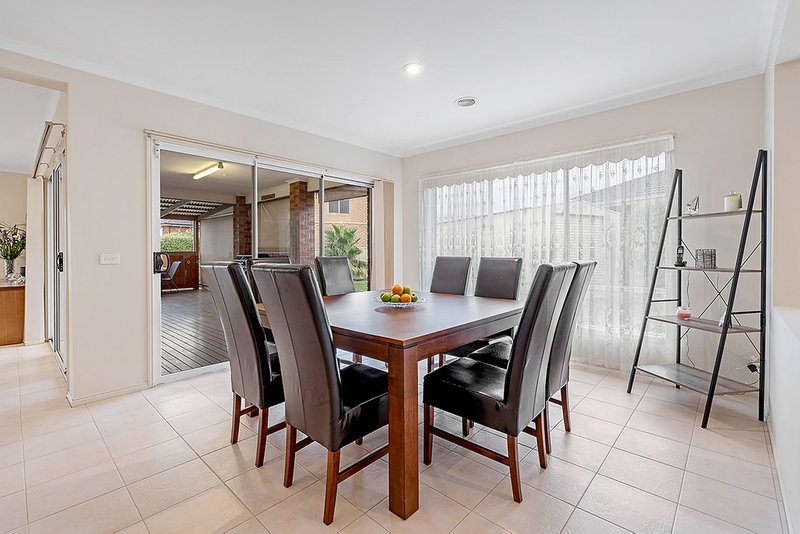 Photo - 61 Axminster Drive, Craigieburn VIC 3064 - Image 5