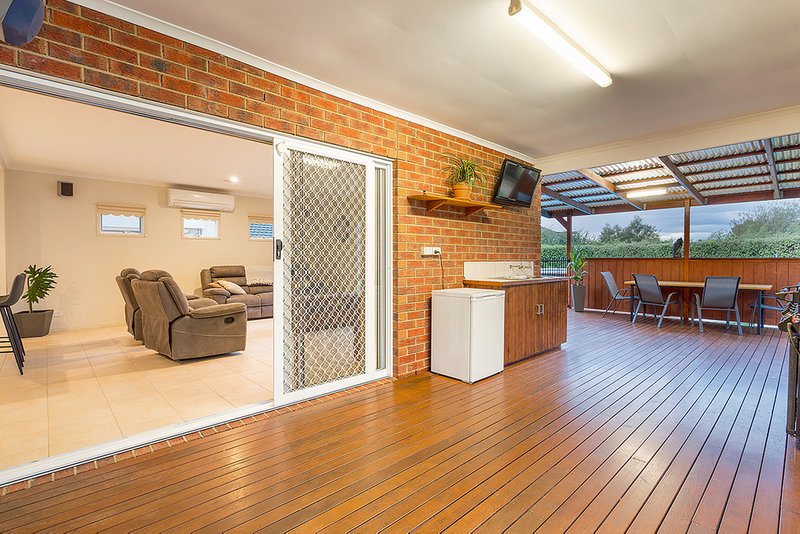 Photo - 61 Axminster Drive, Craigieburn VIC 3064 - Image 15