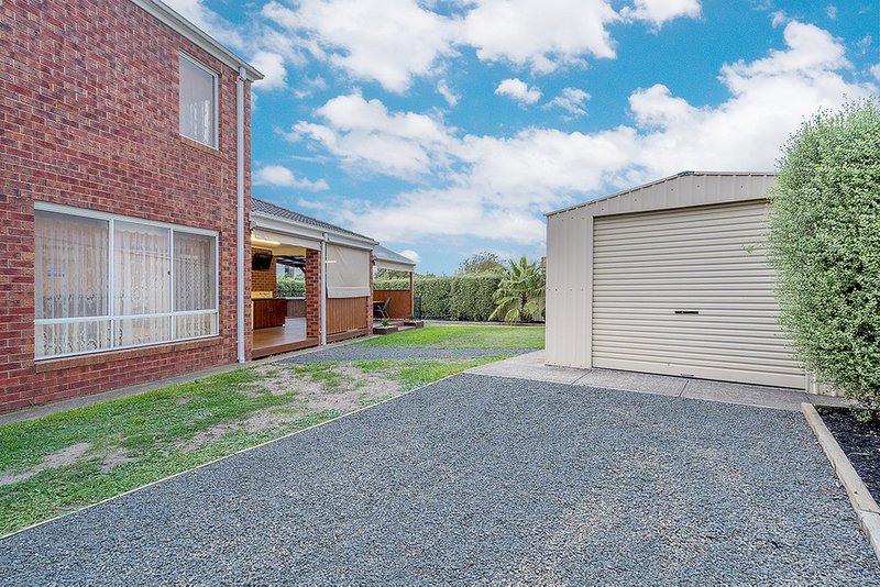 Photo - 61 Axminster Drive, Craigieburn VIC 3064 - Image 17