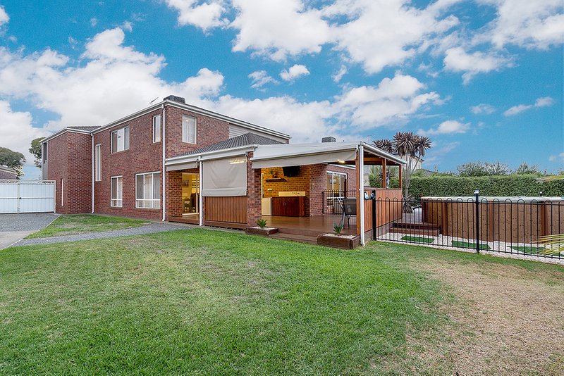 Photo - 61 Axminster Drive, Craigieburn VIC 3064 - Image 18