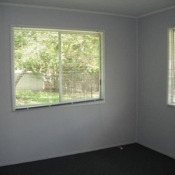 Photo - 61 Beardmore Crescent, Dysart QLD 4745 - Image 4