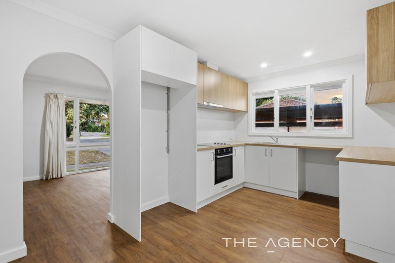 Photo - 61 Bendix Way, Girrawheen WA 6064 - Image 4