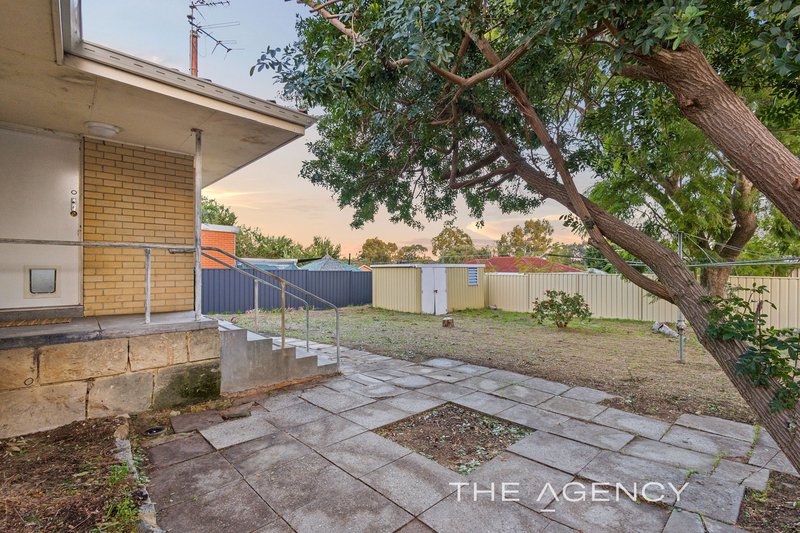 Photo - 61 Bendix Way, Girrawheen WA 6064 - Image 17
