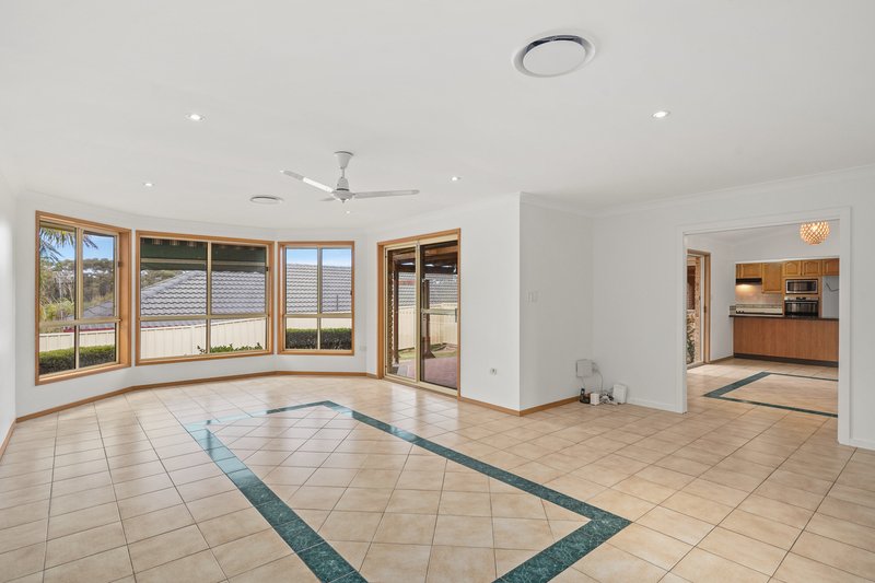 Photo - 61 Bomaderry Crescent, Glenning Valley NSW 2261 - Image 3