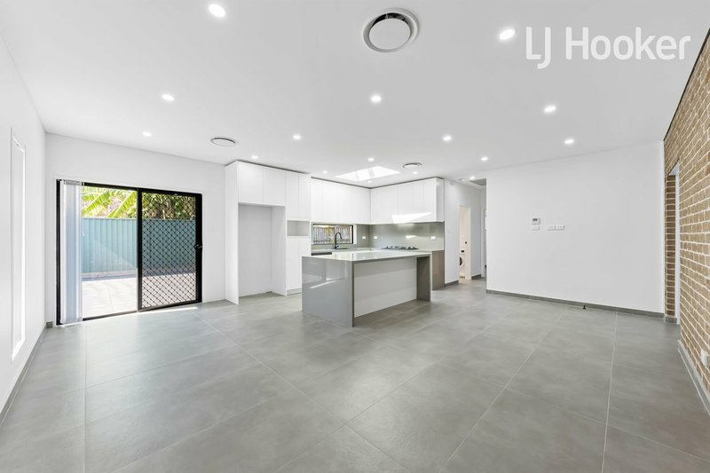 Photo - 61 Bourke Street, Smithfield NSW 2164 - Image 4