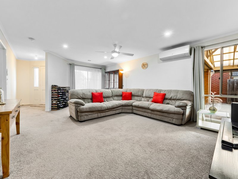 Photo - 61 Breamlea Way, Cranbourne West VIC 3977 - Image 2