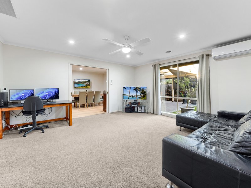 Photo - 61 Breamlea Way, Cranbourne West VIC 3977 - Image 6