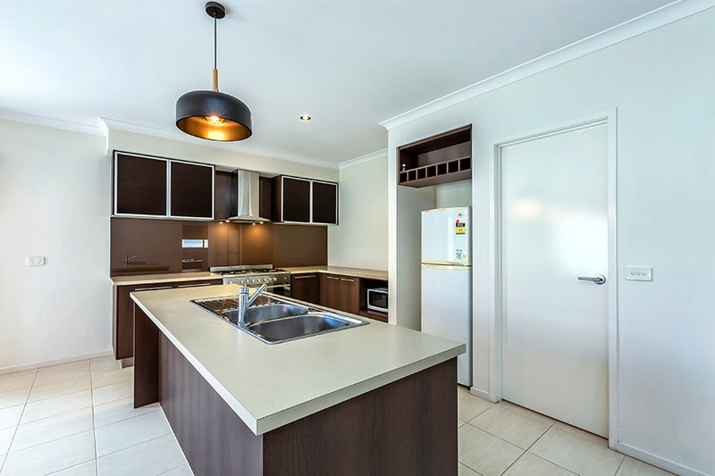 Photo - 61 Breasley Parkway, Point Cook VIC 3030 - Image 3