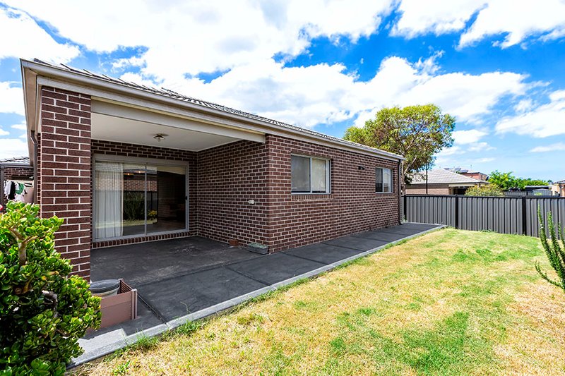 Photo - 61 Breasley Parkway, Point Cook VIC 3030 - Image 7