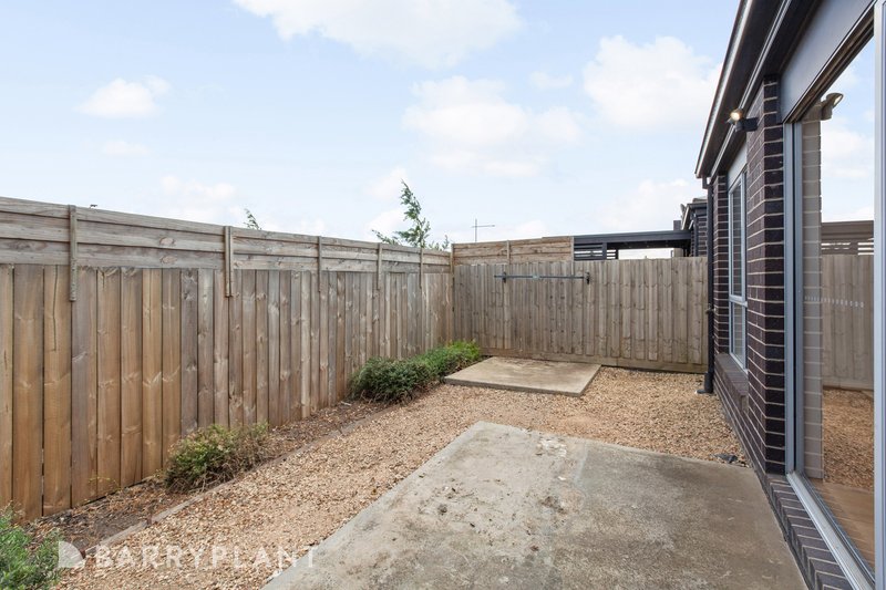 Photo - 61 Bridgewater Parkway, Wallan VIC 3756 - Image 8