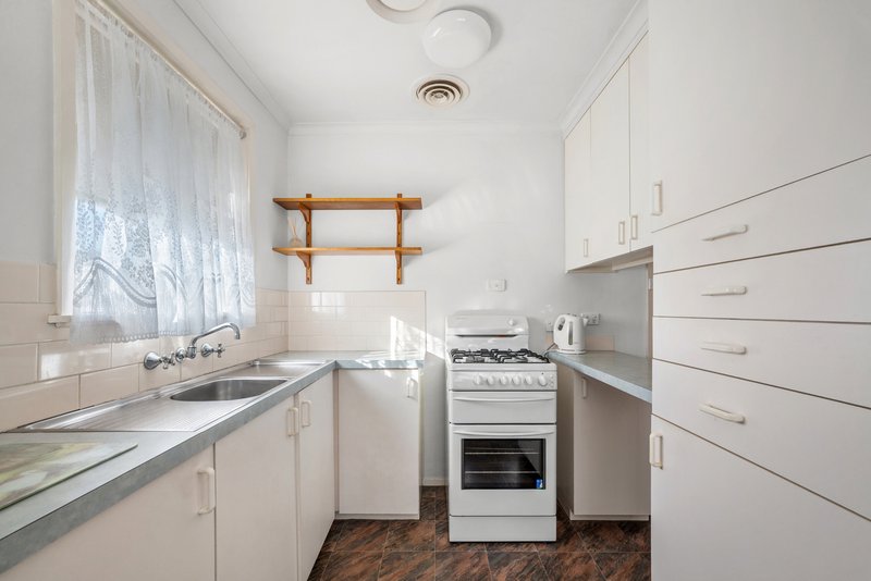 Photo - 61 Brunning Crescent, Frankston North VIC 3200 - Image 4