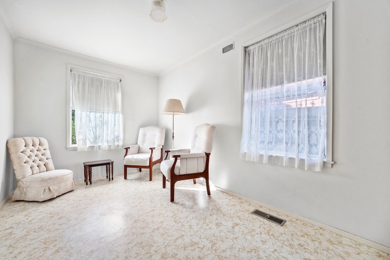 Photo - 61 Brunning Crescent, Frankston North VIC 3200 - Image 5