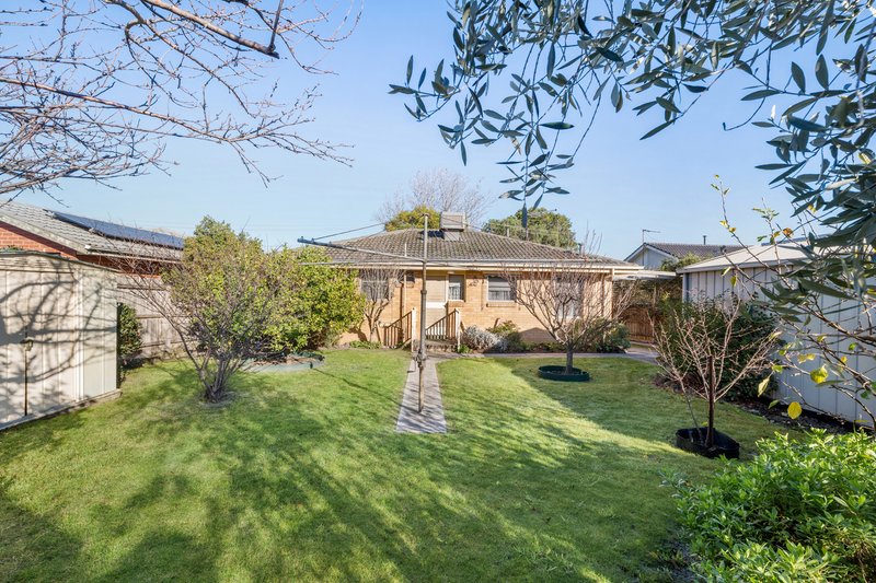 Photo - 61 Brunning Crescent, Frankston North VIC 3200 - Image 12
