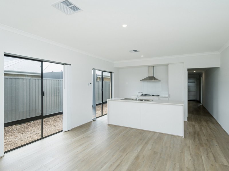 Photo - 61 Butterleaf Avenue, Yanchep WA 6035 - Image 7