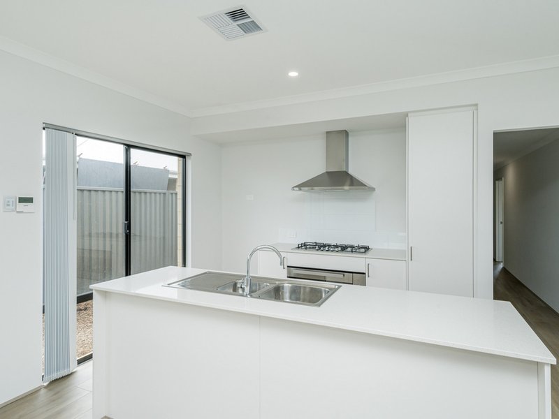 Photo - 61 Butterleaf Avenue, Yanchep WA 6035 - Image 8