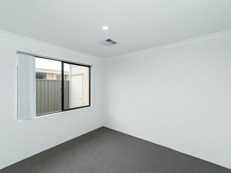 Photo - 61 Butterleaf Avenue, Yanchep WA 6035 - Image 16