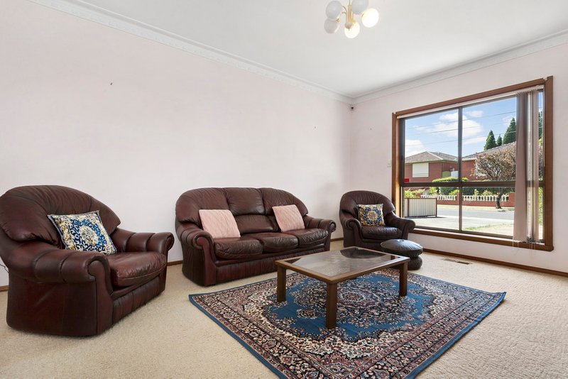 Photo - 61 Carrington Boulevard, Thomastown VIC 3074 - Image 2