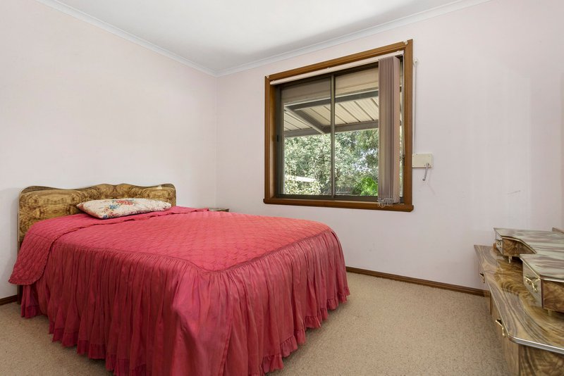 Photo - 61 Carrington Boulevard, Thomastown VIC 3074 - Image 8