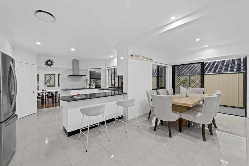 Photo - 61 Catania Street South, Wishart QLD 4122 - Image 6