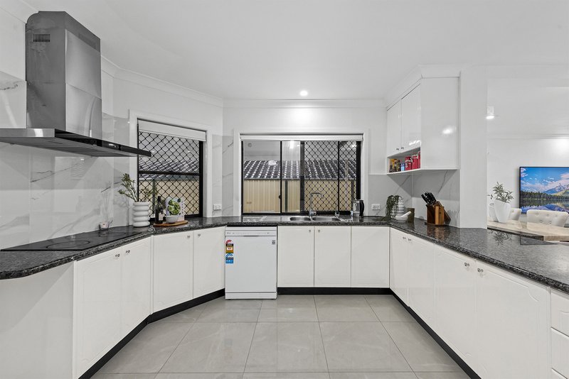 Photo - 61 Catania Street South, Wishart QLD 4122 - Image 8