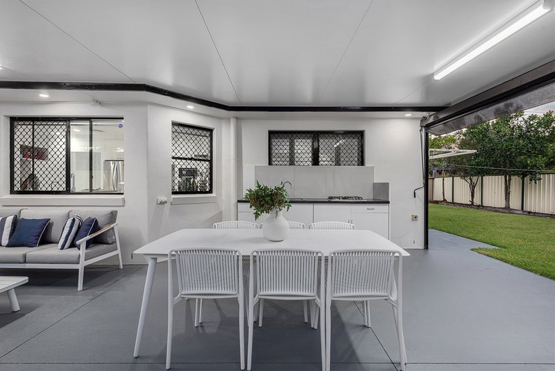 Photo - 61 Catania Street South, Wishart QLD 4122 - Image 10