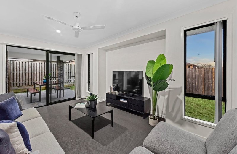 Photo - 61 Chelsea Crescent, Bridgeman Downs QLD 4035 - Image 2