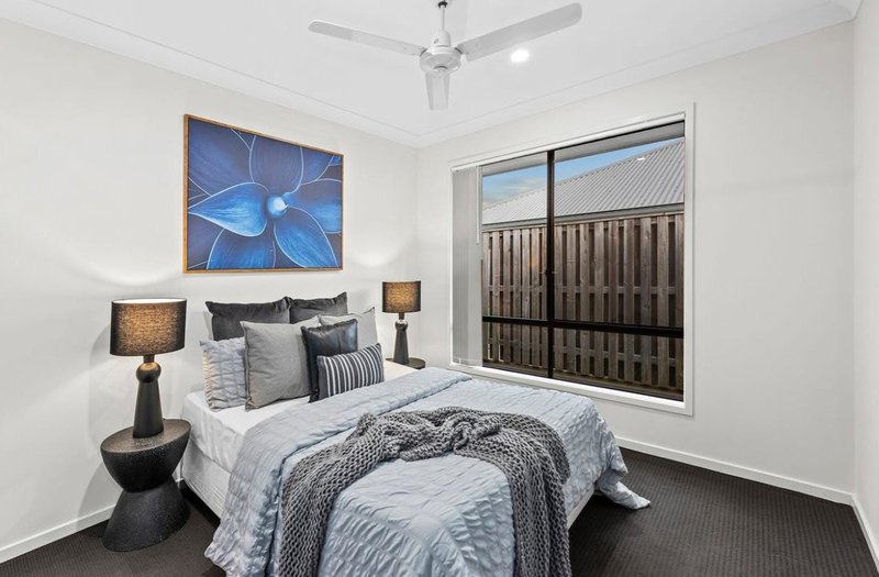 Photo - 61 Chelsea Crescent, Bridgeman Downs QLD 4035 - Image 7