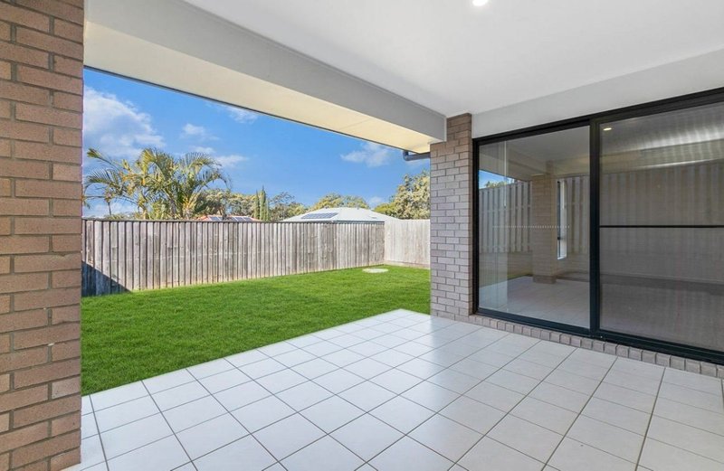 Photo - 61 Chelsea Crescent, Bridgeman Downs QLD 4035 - Image 10