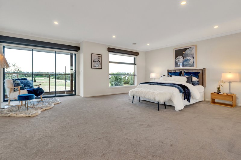 Photo - 61 Clopton Rise, Craigieburn VIC 3064 - Image 21