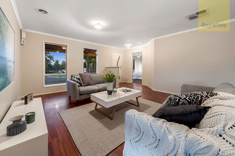 Photo - 61 Creekwood Drive, Craigieburn VIC 3064 - Image 3