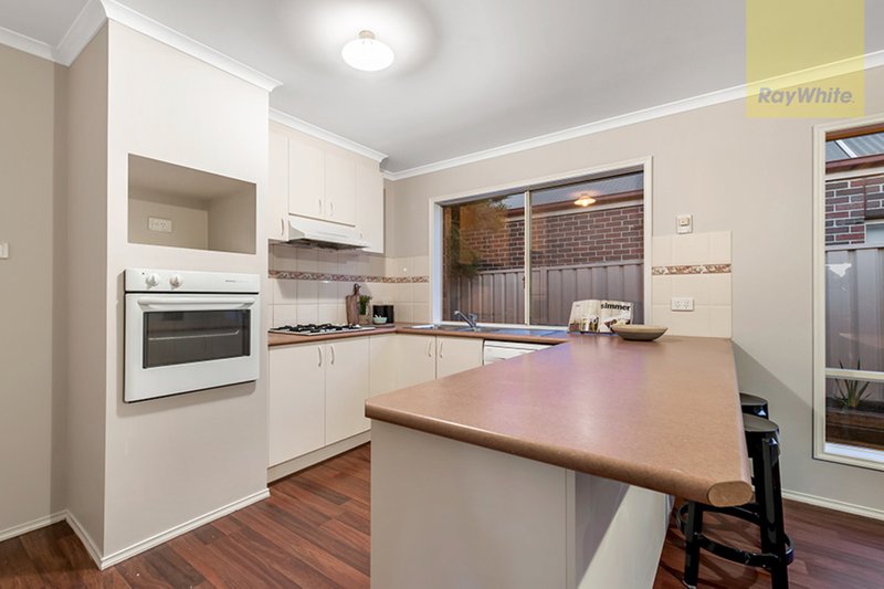 Photo - 61 Creekwood Drive, Craigieburn VIC 3064 - Image 4