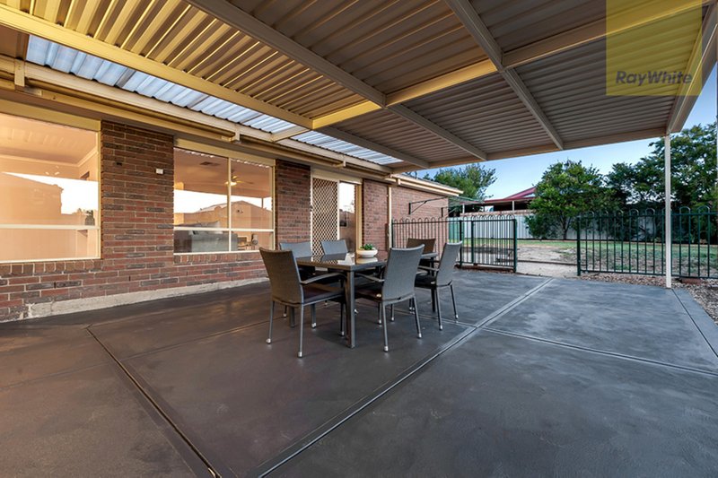 Photo - 61 Creekwood Drive, Craigieburn VIC 3064 - Image 12