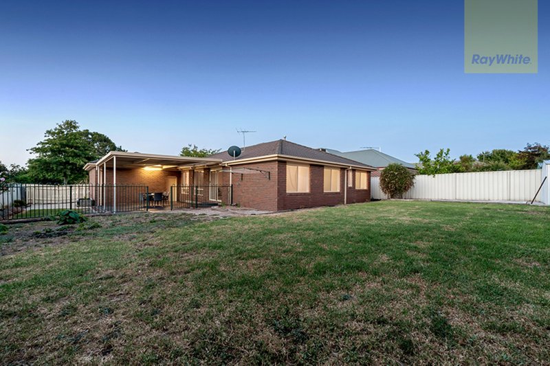 Photo - 61 Creekwood Drive, Craigieburn VIC 3064 - Image 14